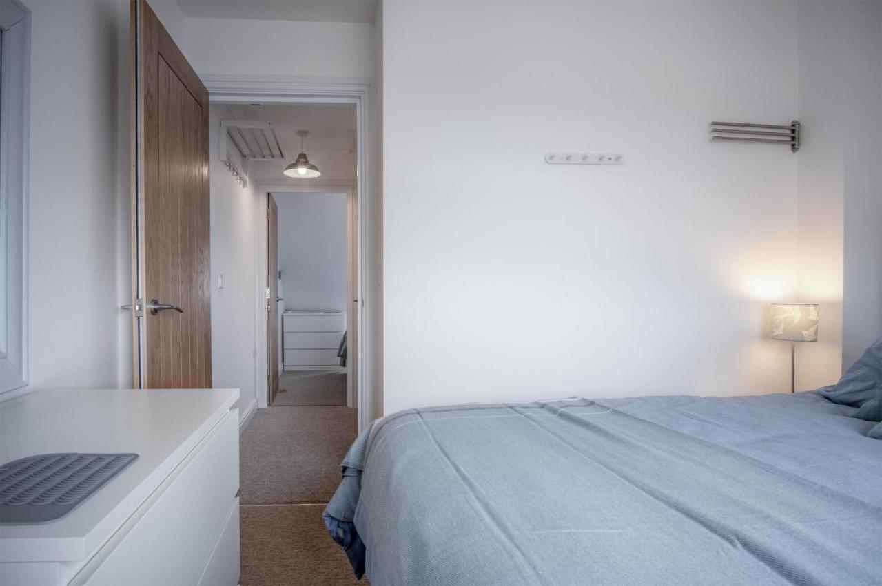 Ramsey Apartment - 2 Bedroom Apartment - Tenby Exterior foto